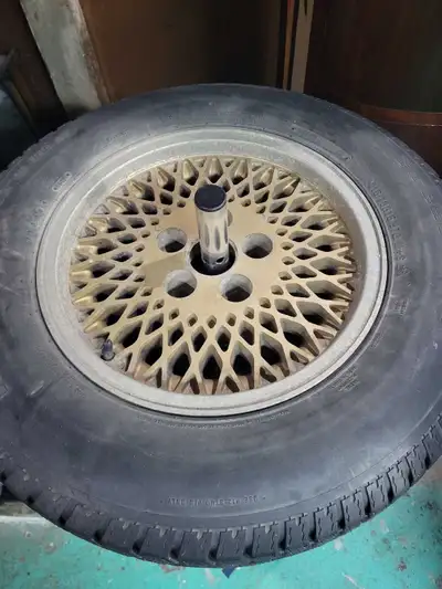 Vieux set de mags qui va fitter sur n'importe quel Jeep de l'époque XJ YJ TJ. 15 pouces, 5x4.5". Les...