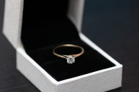 Stunning Engagement Ring brilliant cut diamond