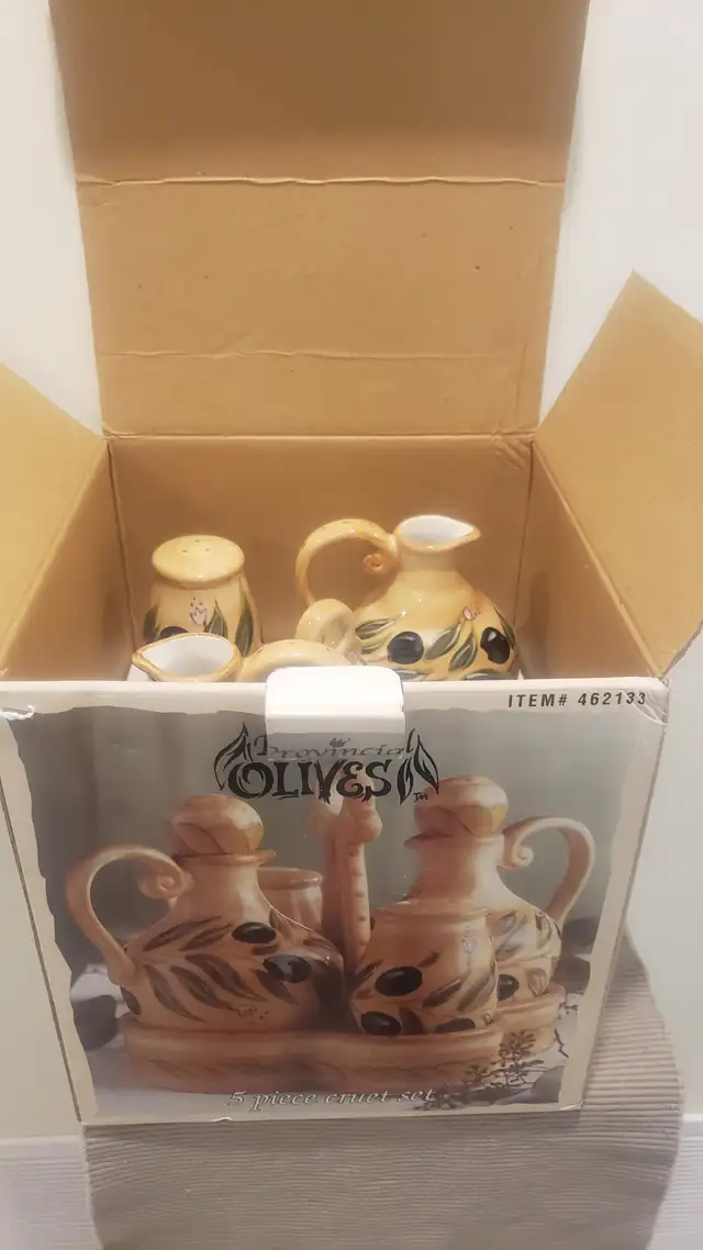 5-piece Cruet Set, Hand painted, Provincial Olives Collection *N in Kitchen & Dining Wares in City of Toronto - Image 9