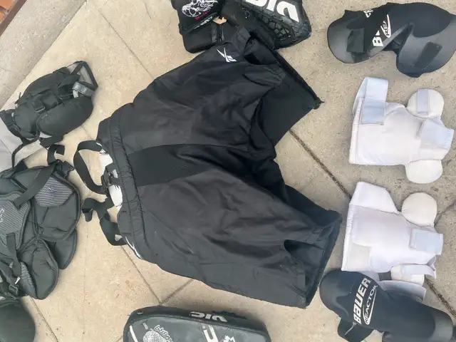 Hockey Goalie Equipment  in Hockey in Stratford - Image 8
