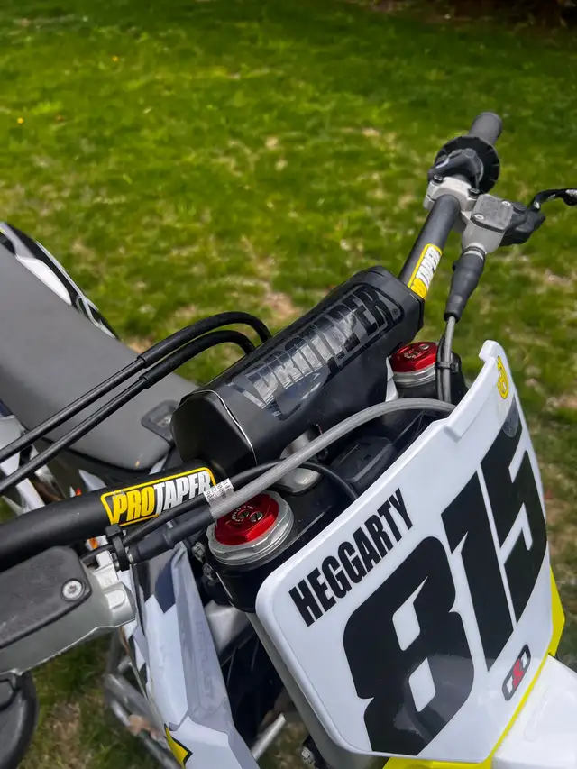 2023 Husqvarna fc450 in Dirt Bikes & Motocross in London - Image 7