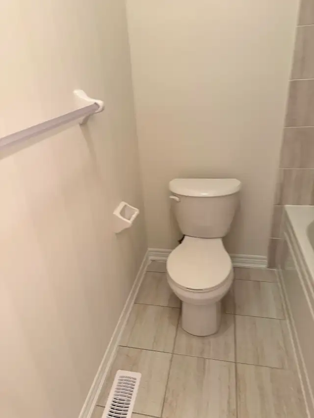 BRAND NEW TWO STOREY 1700 SQFT LUXURY Townhouse in Pickering in Long Term Rentals in Oshawa / Durham Region - Image 7