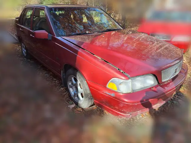 Volvo S70 T5 Manual 1998 - For Parts in Cars & Trucks in Ottawa - Image 4