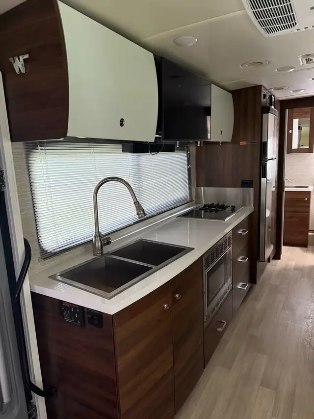 VR Classe C in RVs & Motorhomes in Québec City - Image 4