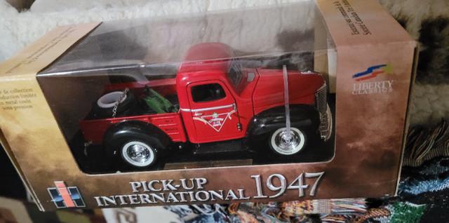CT 1947 INTERNATIONAL PICK-UP DIE-CAST in Arts & Collectibles in St. Catharines