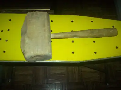 maillet en bois 25$ et je peut poster, View more