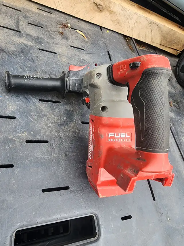 Milwaukee 1" (25mm) SDS Plus Rotary Hammer Drill Model 2712-20 in Power Tools in Windsor Region - Image 9
