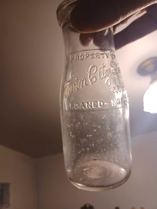 Wanted - Vintage old Milk Bottles  ? in Arts & Collectibles in Thunder Bay - Image 2