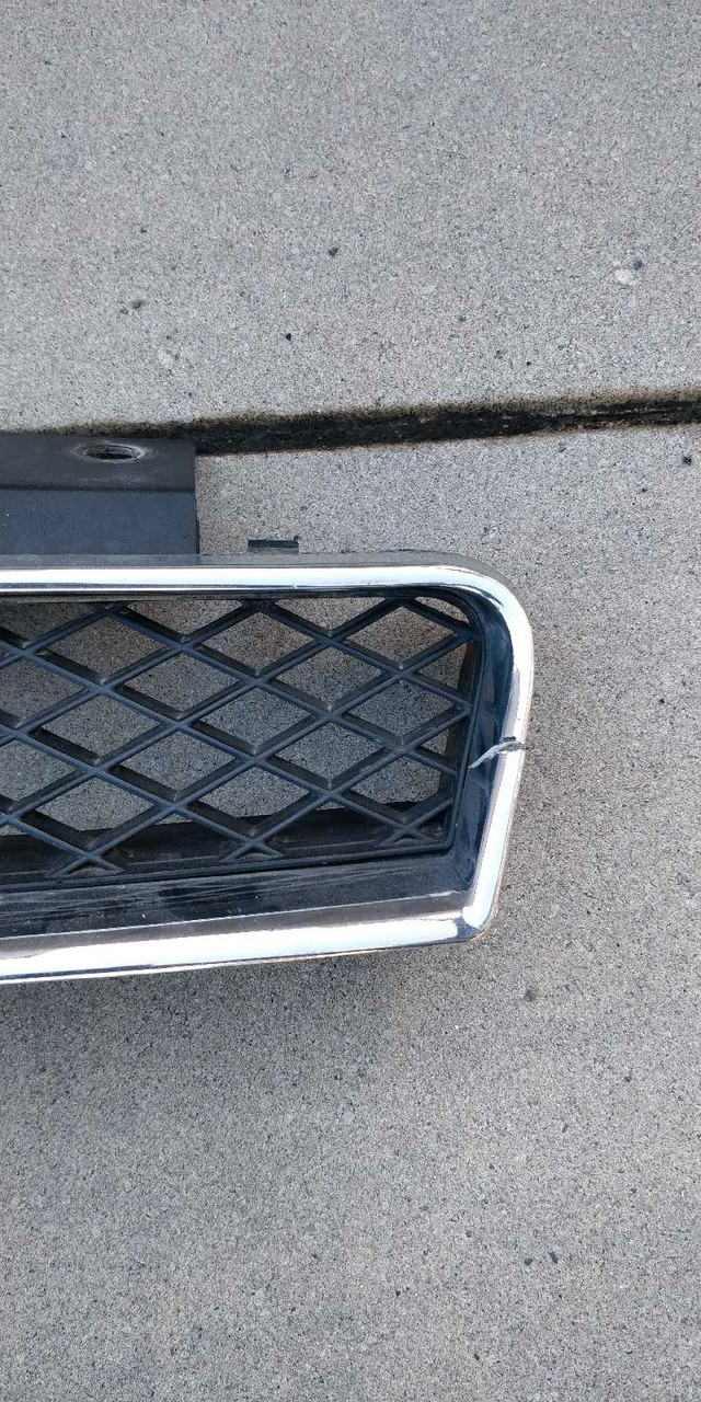 Chevrolet Impala grill dans Pièces de carrosserie  à Laval/Rive Nord - Image 2