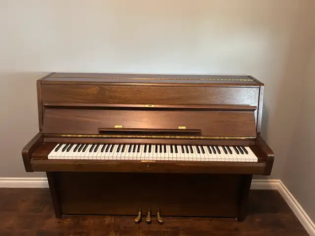 Horugel Upright Piano in Pianos & Keyboards in Edmonton - Image 3