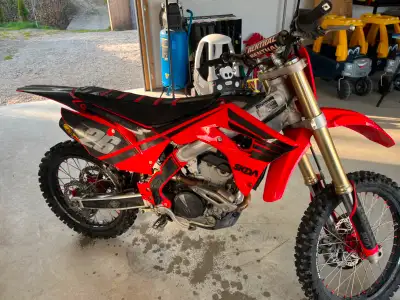 2018 Honda crf250r engine or Tranny locked up stuck in gear, does not run. Has 150 hrs on it. Afterm...