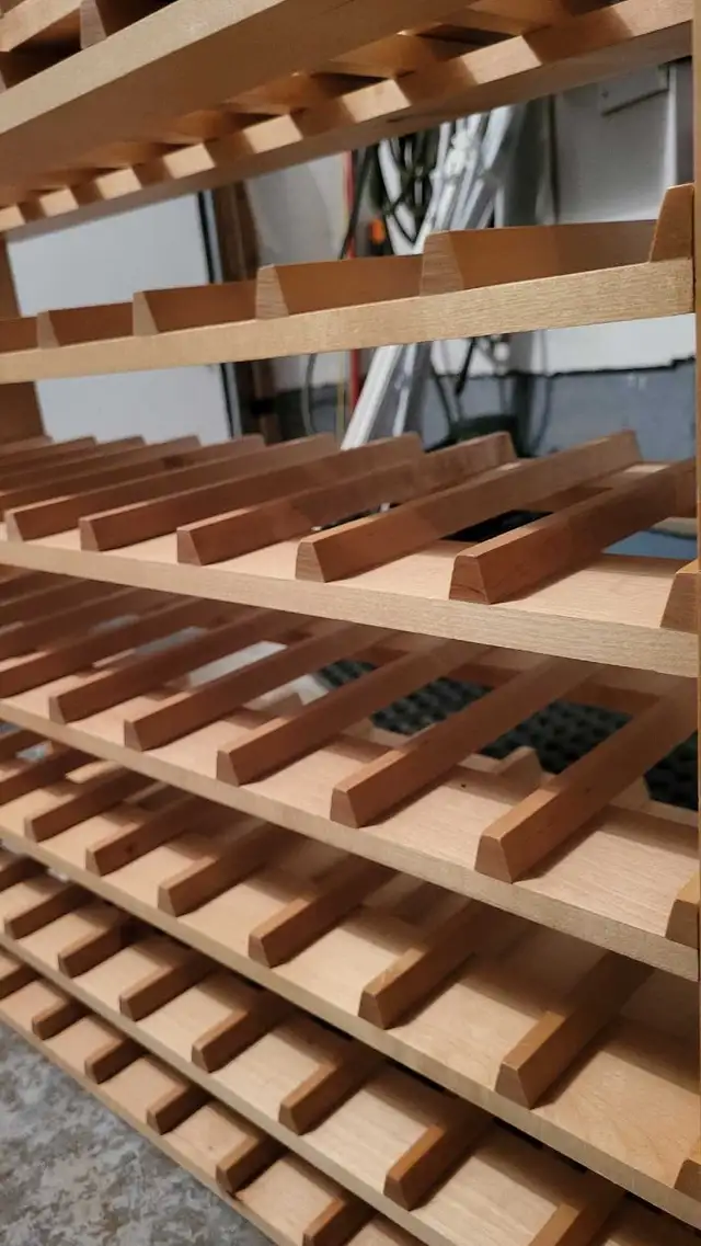 Rack à bouteilles de vin en bois franc in Bookcases & Shelving Units in Gatineau - Image 3