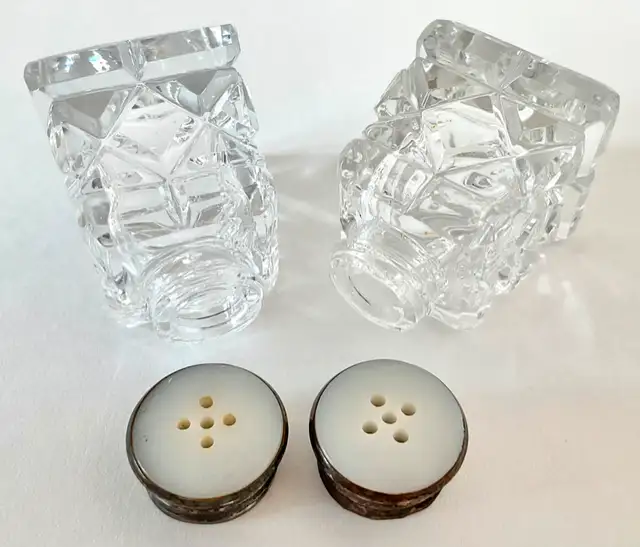 Antiquity 1950 Collection Salt and pepper shaker set in crystal63436969840129124