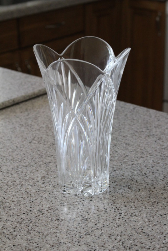 Large Vase in Home Décor & Accents in Stratford - Image 4