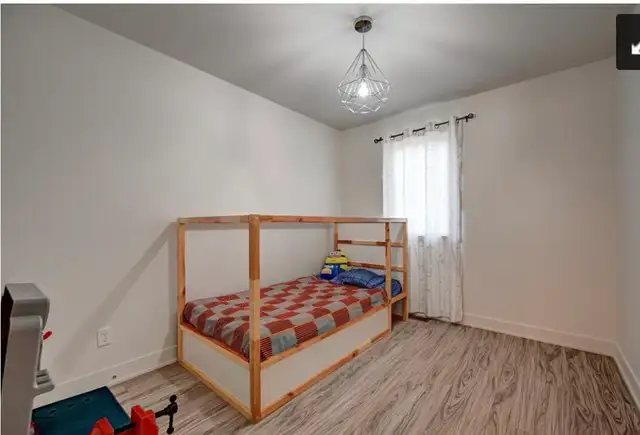 Cadre de Lit in Beds & Mattresses in Laval / North Shore - Image 2
