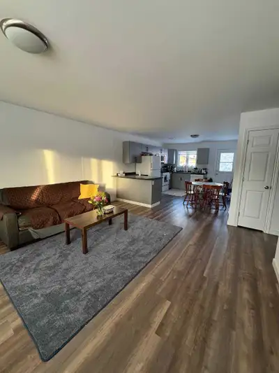 Private Room in New 2-BR House - All-Inclusive Option - Sydney A beautiful, newly built, and spotles...