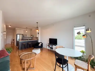 Condo 3 1/2 - libre 1er aout - 1730$/mois