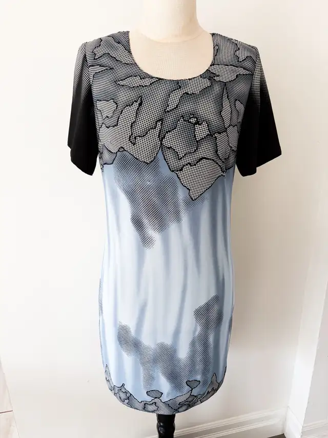 Vintage Dress - Made in Europe in Women's - Dresses & Skirts in Kitchener / Waterloo - Image 6