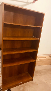 Wooden shelves / Bookshelf