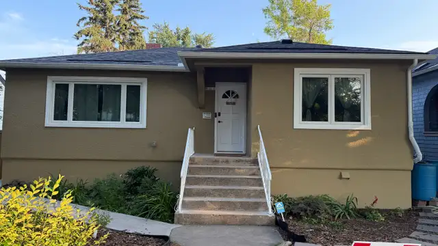 NEWLY RENOVATED Pet Friendly 2 Bed +den 1 Bath Main Fl (Renfrew)