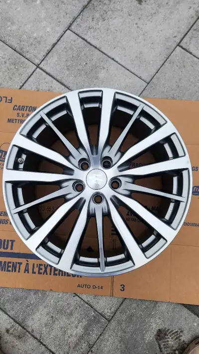 I'm selling 4 used Maserati rim, sized at 19 inches, perfect for enhancing your vehicle's aesthetics...