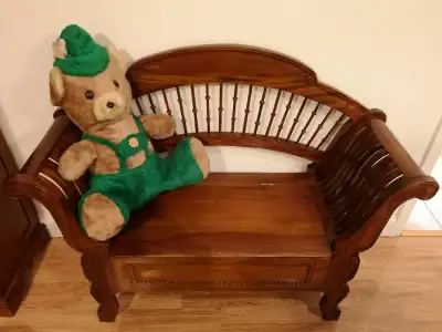 BANC   d  ENTRÉE  EXCLISIF, View more