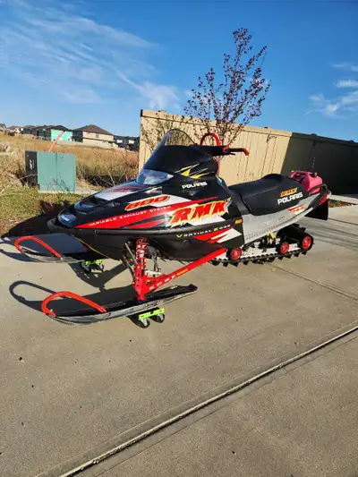 2002 Polaris 800 RMK Vertical Edge All original with 1950 miles 144" x 2" track Factory reverse Star...