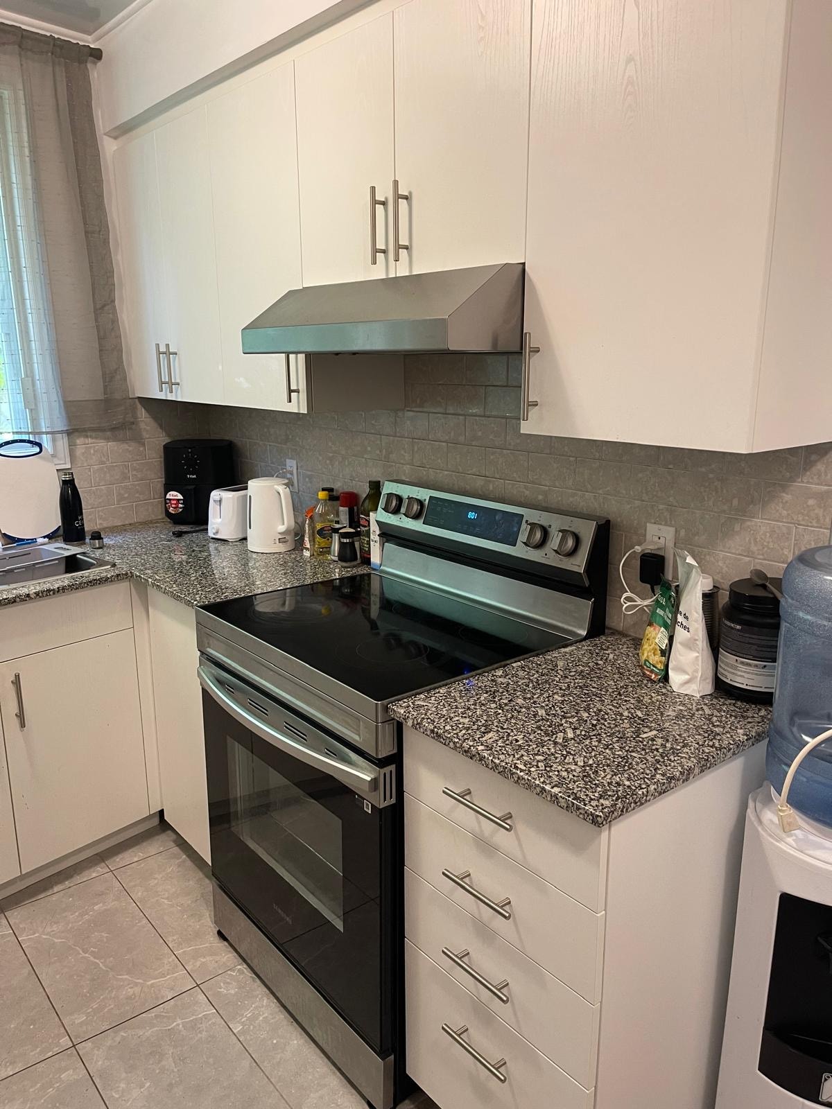 *IMMEDIATELY AVAILABLE 4 1/2 near Metro University of Montreal* — photo 2