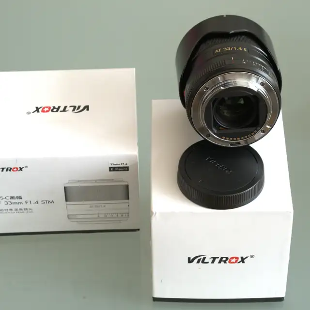 VILTROX AF 33mm f1.4 Sony E-mount APS-C cameras + Digital Vision in Cameras & Camcorders in City of Montréal - Image 5