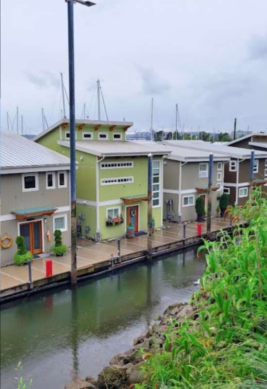 2 bed 2 bath floating home in Long Term Rentals in North Shore