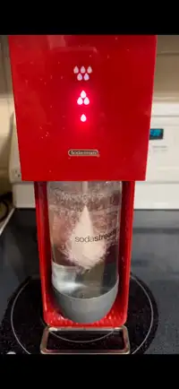 Sodastream Carbonated Drink Pop Soda Maker and Tank 