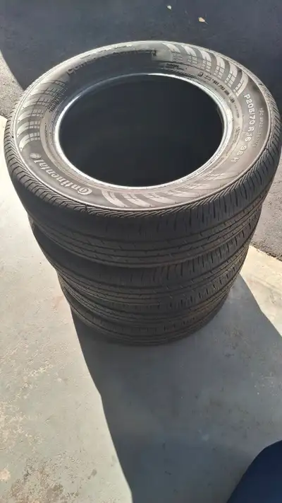 Upgrade your vehicle with this set of Continental ContiProContact P205/70R16 96H tires, designed to...