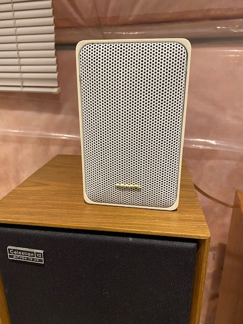 A galore of many brands of bookshelf &  floor standing speakers in Speakers in Markham / York Region - Image 8