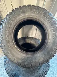 4- LT265/70r17 tires