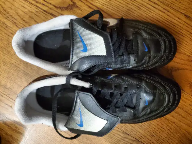 Kid's soccer shoes in Soccer in Longueuil / South Shore - Image 2