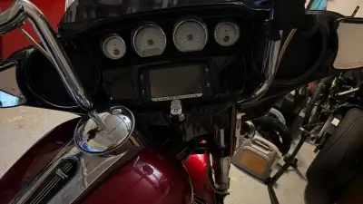 Selling my 2017 street glide selling it as is great bike i am the second owner of it. it rides great...