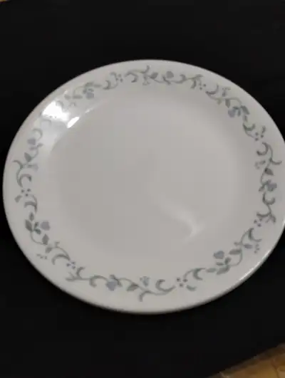 6 New Corelle Dinner Plates, microwave and Dishwasher safe.