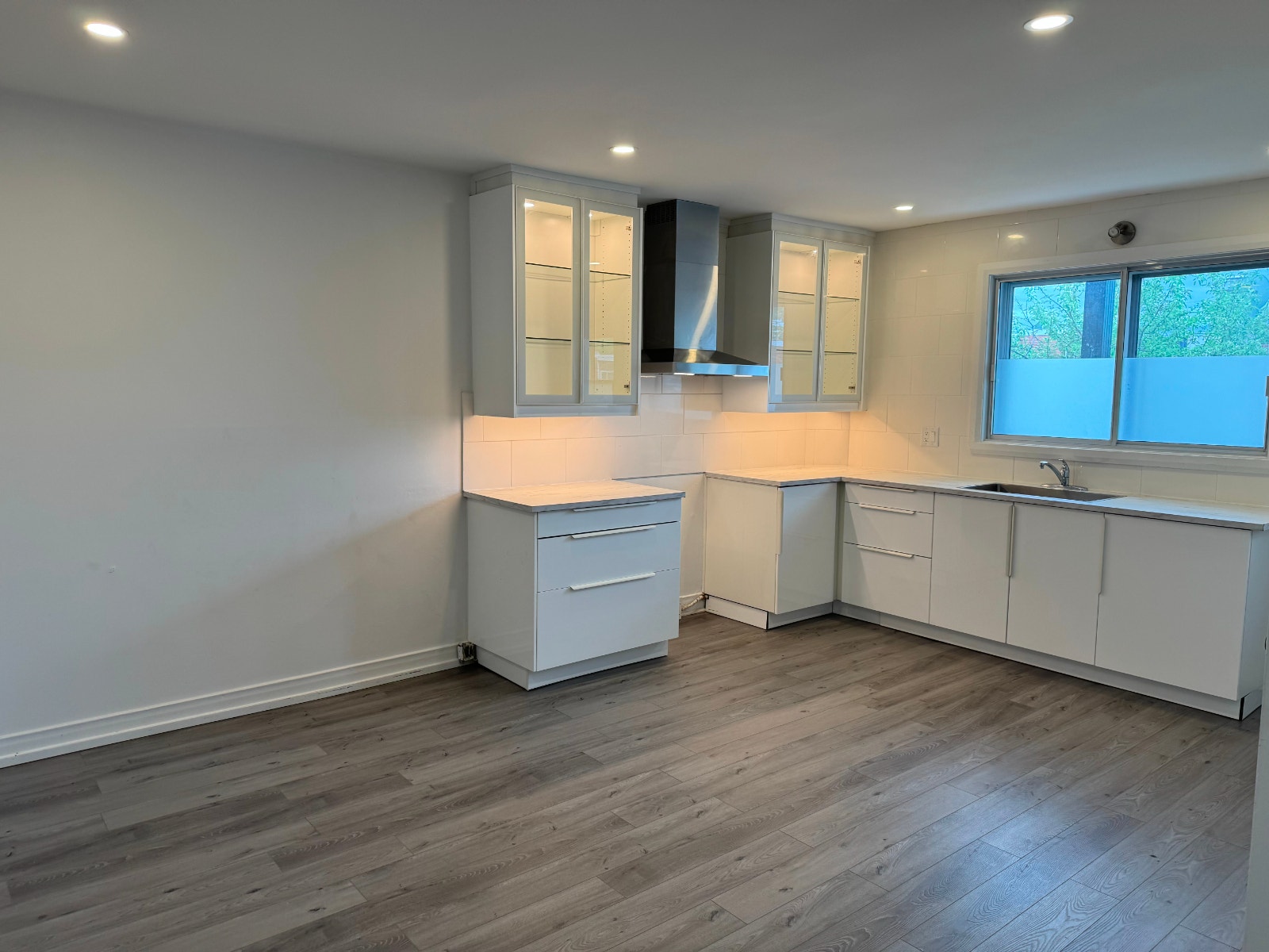 Grand 4 ½ – 1 530$ – Disponible maintenant Saint-Michel / Ville — photo 2