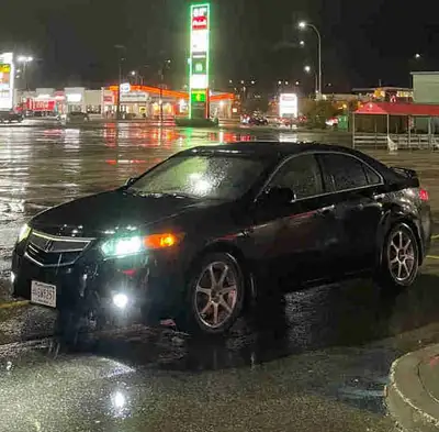 Safetied 2011 Acura TSX 2.4L Auto 299,102 kms Rebuilt title Out of province vehicle-previous life in...