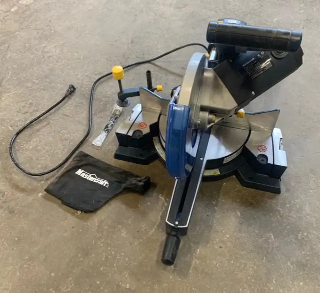 Mastercraft Dual Bevel Sliding Compound Miter Saw in Power Tools in Red Deer - Image 3