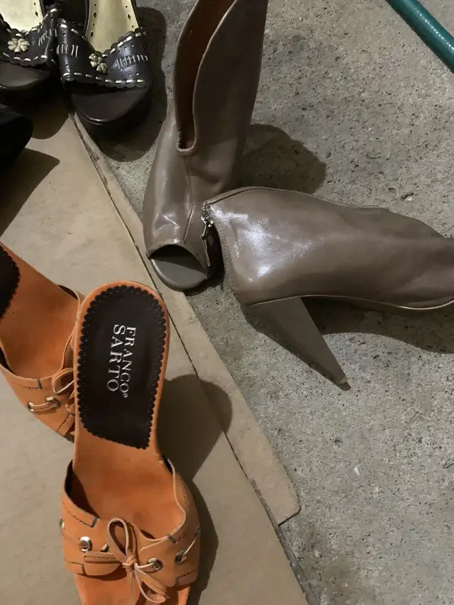 Woman’s designer  in Garage Sales in Mississauga / Peel Region - Image 10