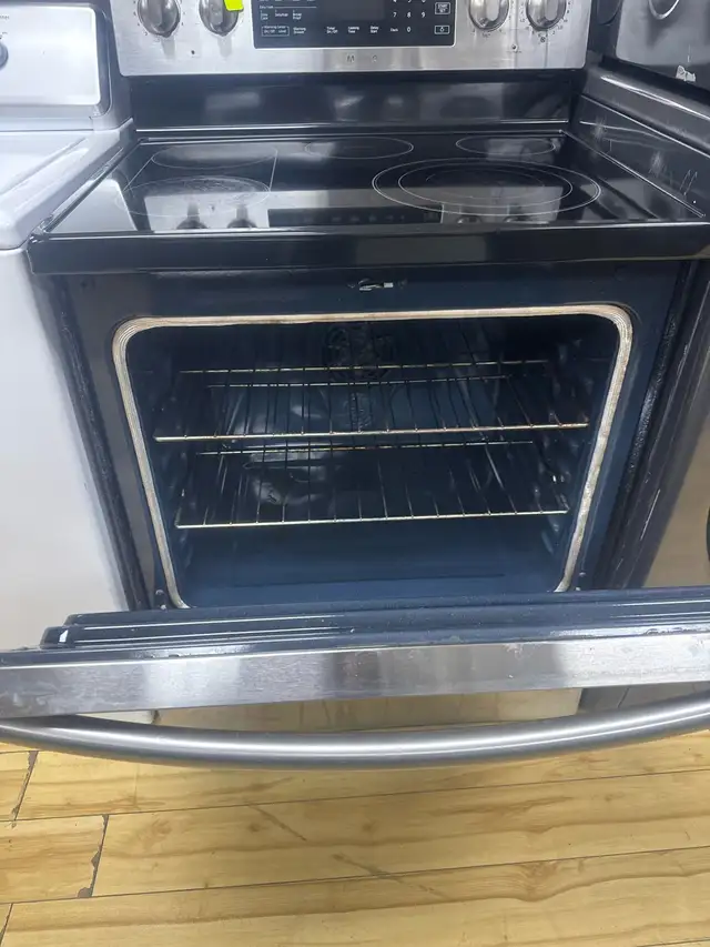 Samsung Electric Range in Stoves, Ovens & Ranges in Laval / North Shore - Image 3