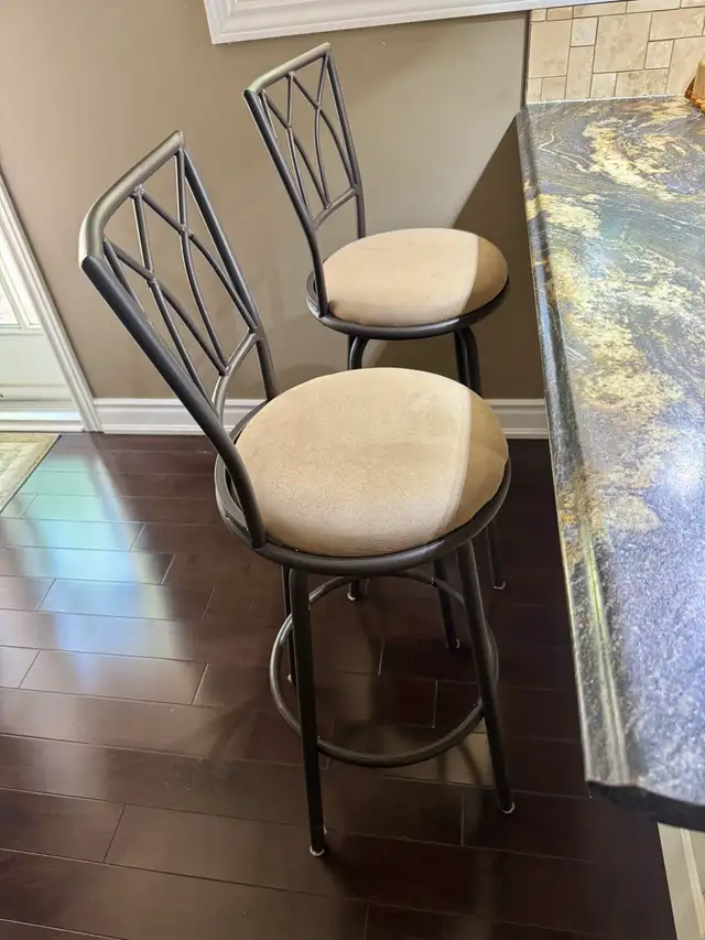  swivel  bar stools in Chairs & Recliners in Mississauga / Peel Region - Image 4