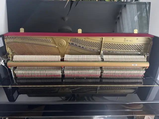 Piano Yamaha B3 Silent SC2 – Excellent état in Pianos & Keyboards in City of Montréal - Image 4