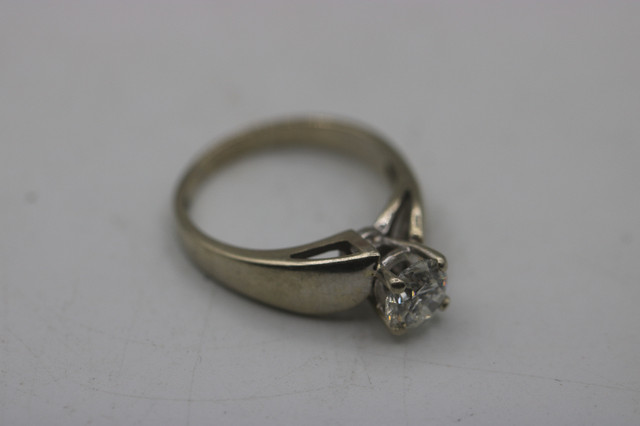 18KT White Gold Solitaire Engagement Ring (#4898) in Jewellery & Watches in City of Halifax - Image 3