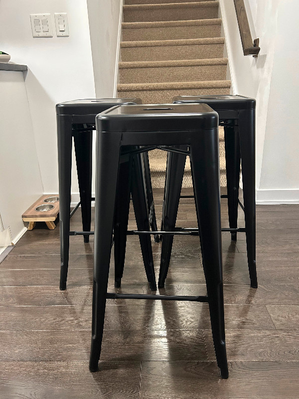 Structube Bar Stools in Chairs & Recliners in Mississauga / Peel Region