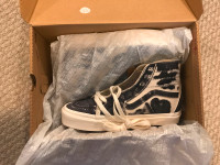 VANS NEW IN BOX $120 RETAIL  Denim Canvas Sneaker Mens 6 W 7.5