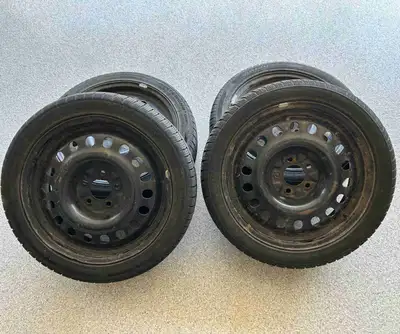 Winters tires Four on rims, one spare rubber 215/45/R18 2 x Lanvigator Wintergrip 2 x Arivo Winmaste...