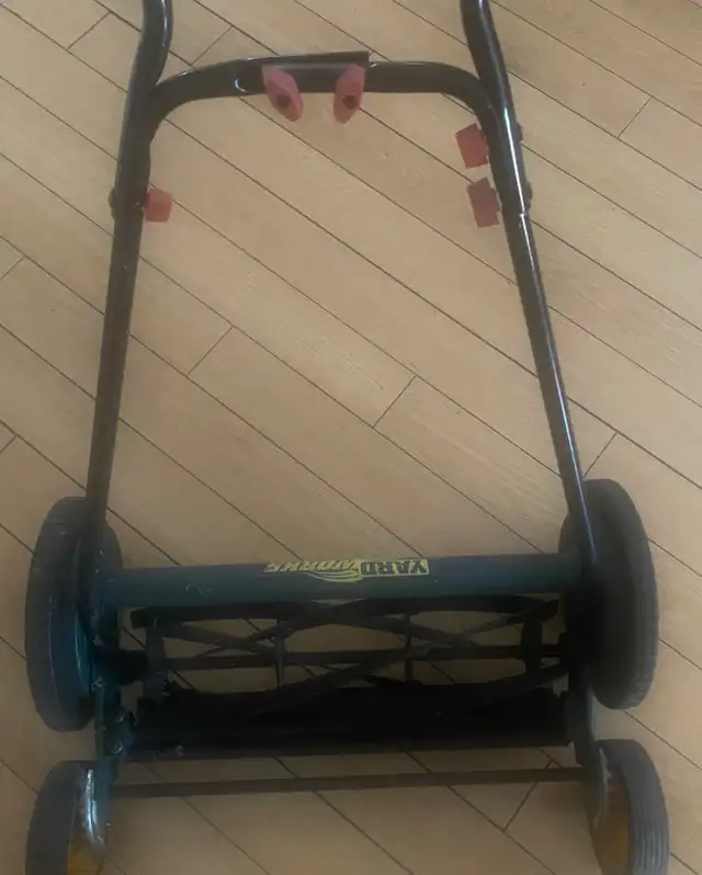 Yardworks Reel Mower in Lawnmowers & Leaf Blowers in Mississauga / Peel Region - Image 6