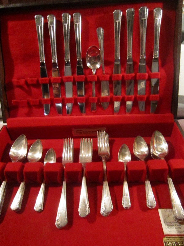 PARKLANE silverware set for 8 in Arts & Collectibles in Corner Brook - Image 2